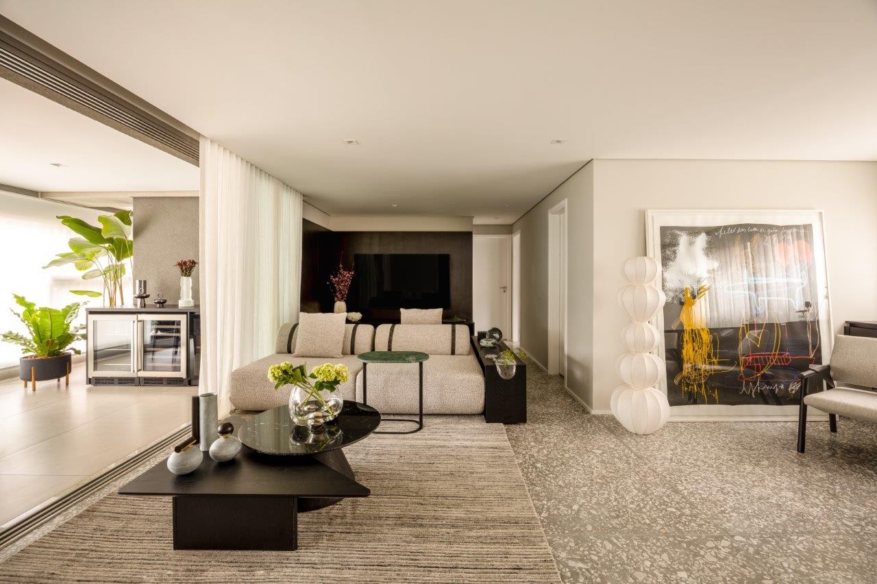 Sofisticação e aconchego marcam o novo lar de jovem empresário em São Paulo